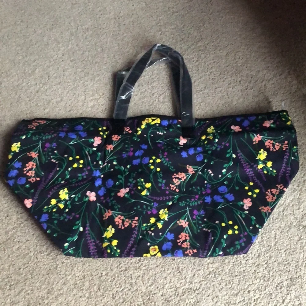 VICTORIA’S SECRET TOTE BAG